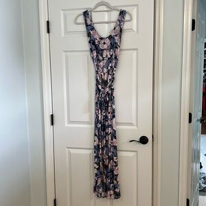Floral maternity dress. Size small, brand is Pea in a Pod.